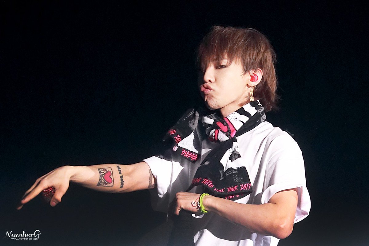 Number_GGG's tweet photo. 😙😚 GDnight,💞

171118 Last Dance in Fukuoka

#권지용 #KwonJiyong 
#GDRAGON #지드래곤
#NumberG https://t.co/TRApTMb6bv
