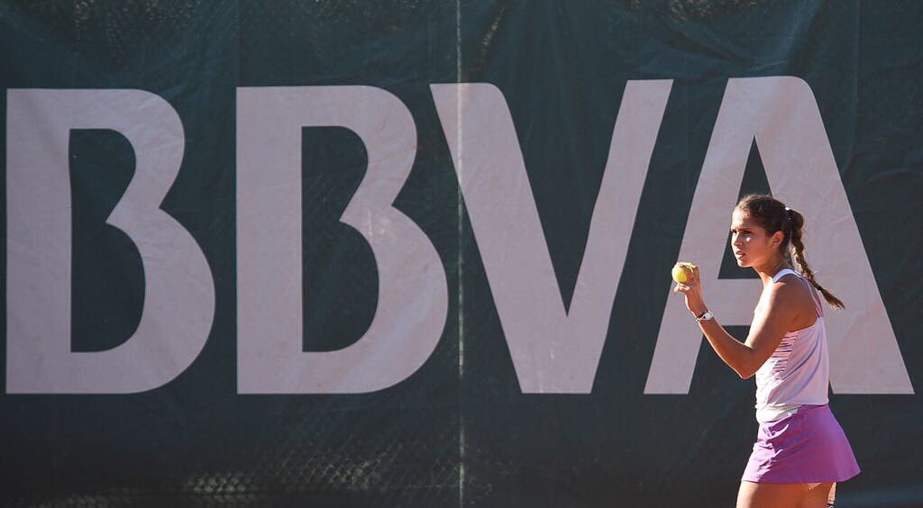 copafbvalencia's tweet photo. Tras 2horas 15 min @guiomaris2008  gana a @_evaguerrero  5-7 6(6)-7
#BBVAOpenCiudadValencia  #BBVA  #ITF https://t.co/jd34l03dN5