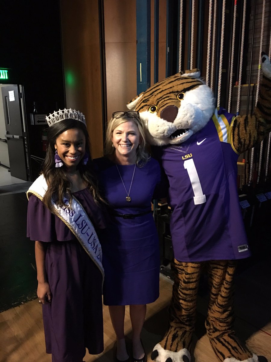 LSU_CAS's tweet photo. Melissa Brocato, Miss LSU, Alyssa Ceasar, and Mike the Tiger celebrate student success at the LSU ring ceremony November 19th. #LSUCAS https://t.co/fR3eJuObGt