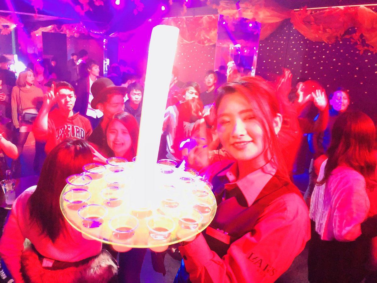 MON_LARUS's tweet photo. 🌙月曜ラルス⚓
《エム✩ジー》のなう💁💕

美味しいお酒のプレゼントで
ダンスフロアはHeat up!!🔥
月曜の夜はまだまだこれから😉
朝まで遊べるグルビのParty🎶

まだまだ皆様のお越しを
お待ちしております😊✨ https://t.co/0Ni89ADb0d