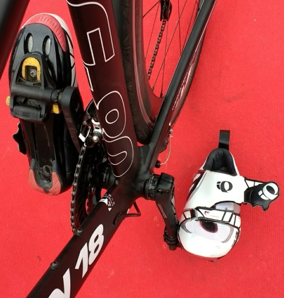 SwimBikeBimble's tweet photo. @wheelbasecycles @wheelbasecycles someone attached my shoes to my bike and stole my socks #TriathletesProblems #WheelbaseSockOff https://t.co/yBrosZjStL