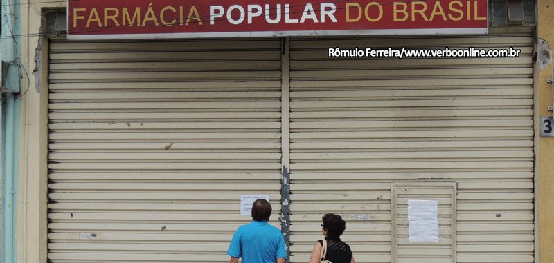 forum21br's tweet photo. Coisa de branco: golpe fechou 400 farmácias populares e quer economizar mais R$ 600 milhões em remédios.Branco,rico e machista,golpismo interrompe fornecimento a milhões em tratamento c/ avisos lacônicos em papel sulfite:'Encerramento das atividades da Farmácia Popular do Brasil' https://t.co/PRMtSAovDQ