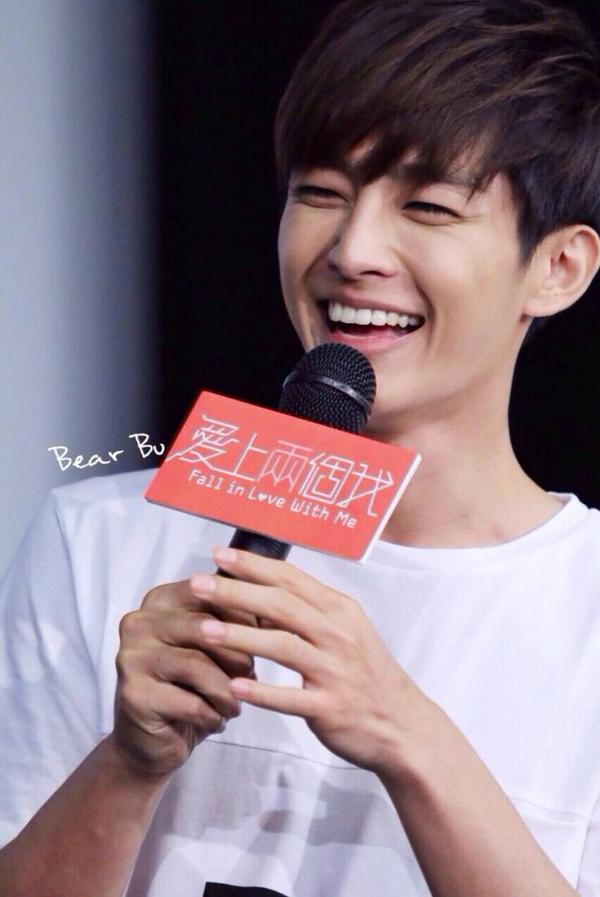 Happy Bday aaron yan..ur smile is as sweet as sweet...love u sooooo muccchhhhhh 