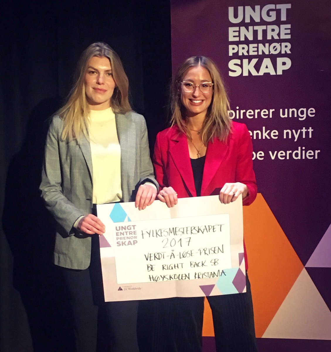 NataliaBarbin's tweet photo. I dag vant vi «verdt å løse»-prisen på Fylkesmesterskapet i regi @ueoslo 🎉
•••
#sentralen #grunder #entrepreneur #startup @hkristiania https://t.co/DIs2YXNjec