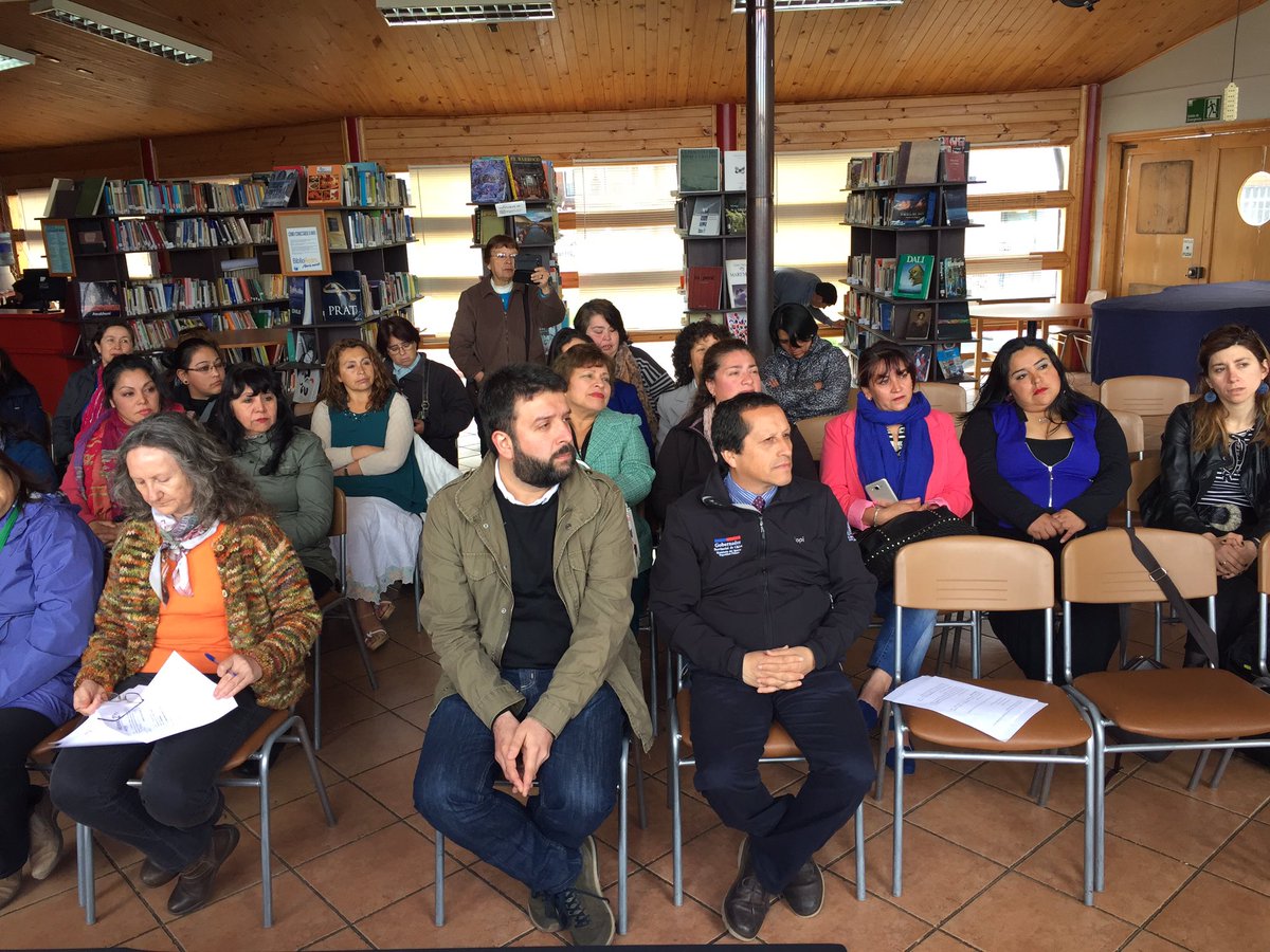 DPPChiloe's tweet photo. Gobernador René Garcés encabeza ceremonia cierre y certificación programas ejecutados en #Castro por @PRODEMU beneficiando a cerca de medio centenar de mujeres #TallerParaMujeres #ProgramadeCultura y #AsesoríasaOrganizaciones #Chiloé #ChileMejor https://t.co/BlCfXmJIzZ