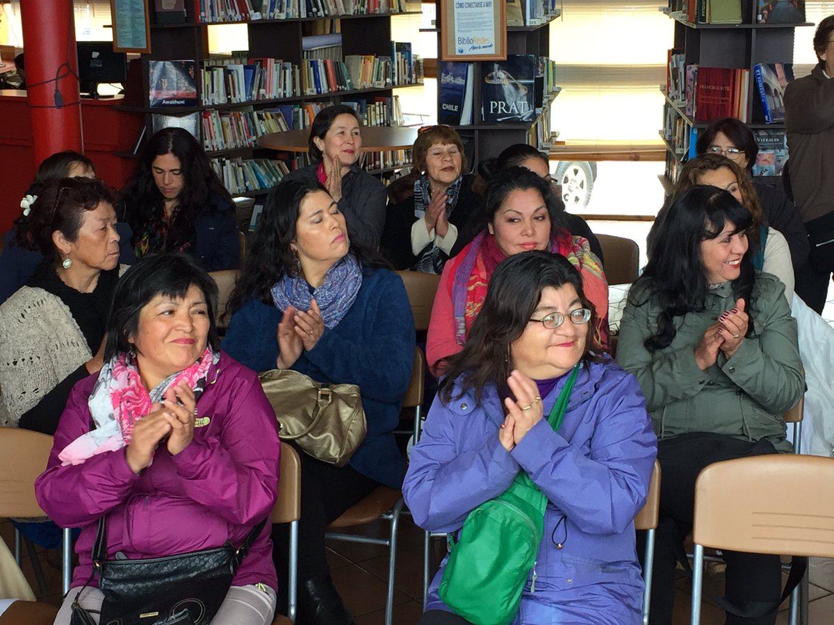 DPPChiloe's tweet photo. Gobernador René Garcés encabeza ceremonia cierre y certificación programas ejecutados en #Castro por @PRODEMU beneficiando a cerca de medio centenar de mujeres #TallerParaMujeres #ProgramadeCultura y #AsesoríasaOrganizaciones #Chiloé #ChileMejor https://t.co/BlCfXmJIzZ