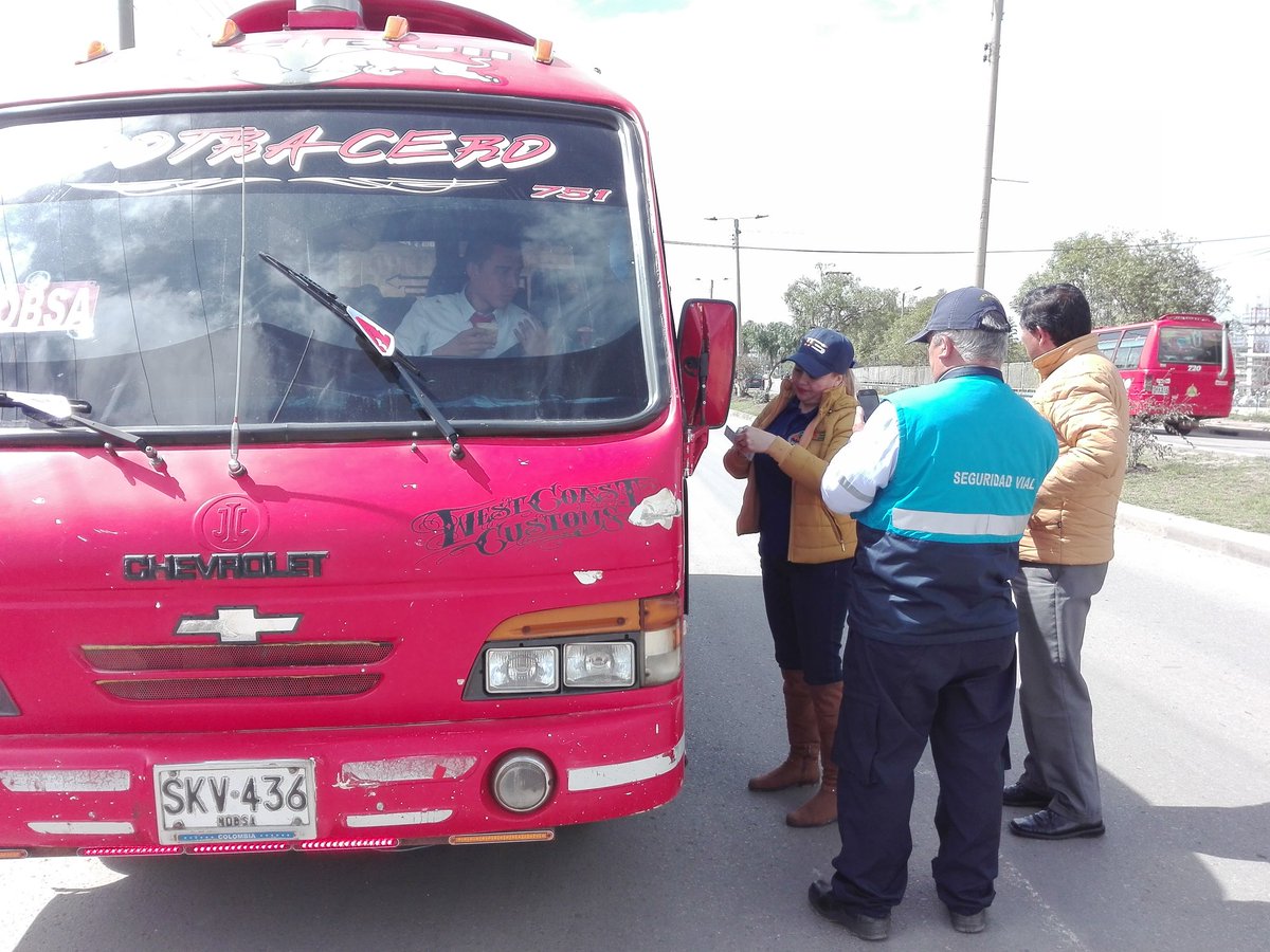 termisogamoso's tweet photo. #AEstaHora  @IntrasogPrensa @termisogamoso en oper. de cont.encuentran conductor sin prueba de alcoholemia. Se procede a la inmovilización. https://t.co/JCtAemTxeF