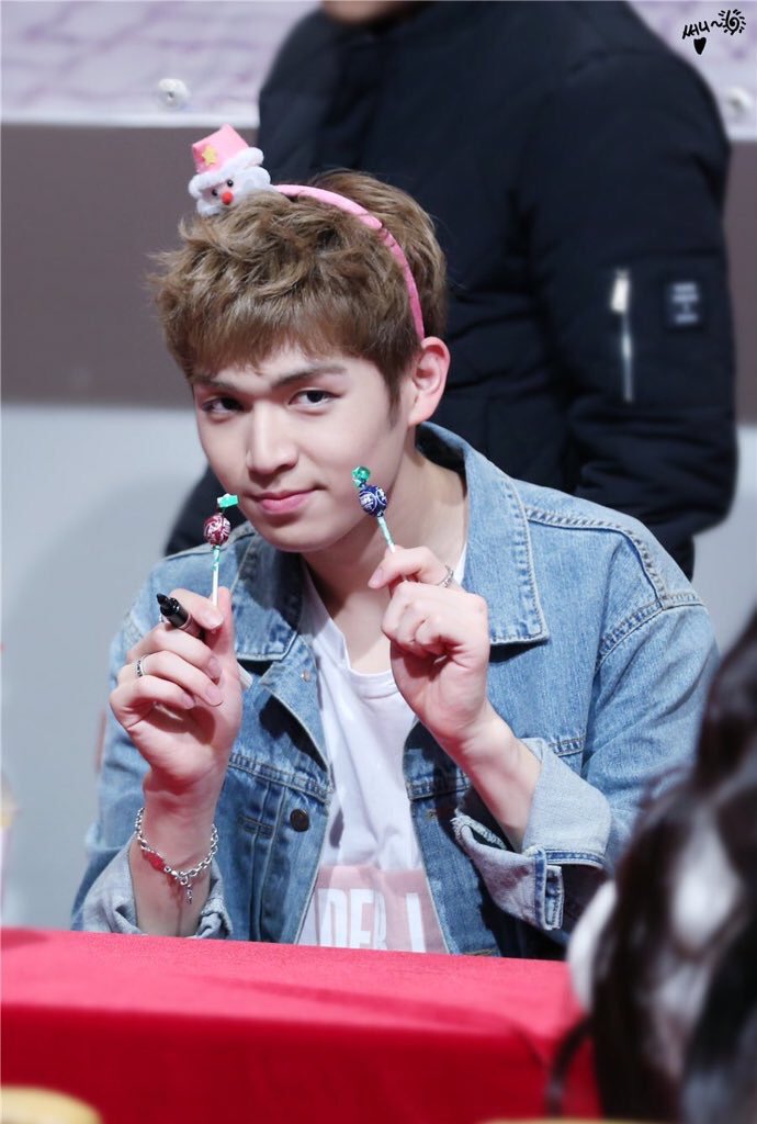 UP10TIONPlCS's tweet photo. 규진이 오빠 21살 생일을 축하해요 ! 일본에서 허니텐들이랑 즐거운 생일이 보내요 ~ 🎉 항상 멋진 규진이 보여줘서 고마워요 💗 앞으로도 우리 꽃 길만 걷자 ! #HAPPYGYUJINDAY #GYUJIN #UP10TION #규진 #업텐션 https://t.co/2b4vmJdb0Z