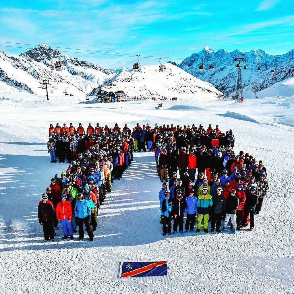 Official_REME's tweet photo. Monday blues? More like Monday blue skies for the REME Officers and Soldiers taking part in Ex Supreme Glacier in Austria.
Corps members arranged themselves to spell out the huge occassion together!
#REME75 #SpotThe75 #Skiing #ArmyJobs #SupremeGlacier #FindWhereYouBelong https://t.co/HAZdQtlVFV
