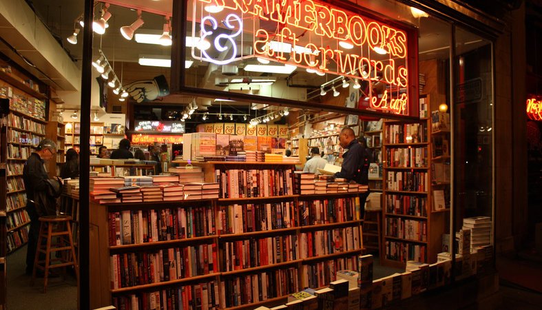 washingtondc's tweet photo. 8 Independent & Used Bookstores That Will Charm You in #WashingtonDC: https://t.co/afiNdlAy4G https://t.co/yLNGJLVQ8f