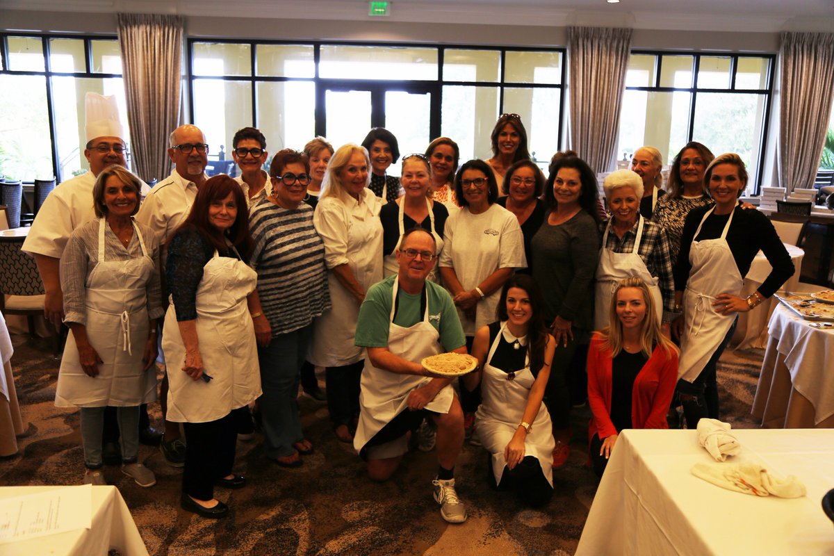 BocaGroveClub's tweet photo. A great big THANK YOU to all the #BocaGrove members who came out to help Chef Dominick make 100 apple pies for @MealsOnWheelsPB "Pie it Forward" campaign. #ThanksgivingWeek #MondayMotivation https://t.co/dxjdv5HuMQ