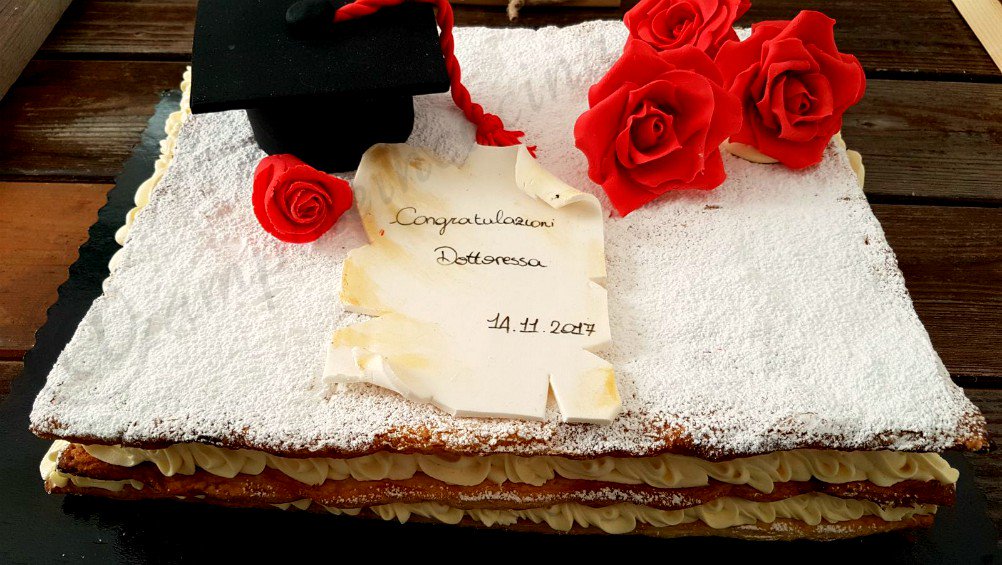 Martedì scorso è stata una giornata importante, la laurea di mia figlia, questa è la torta che ho realizzato per lei <3 <3
zampineincucina.ifood.it/millefoglie-co…