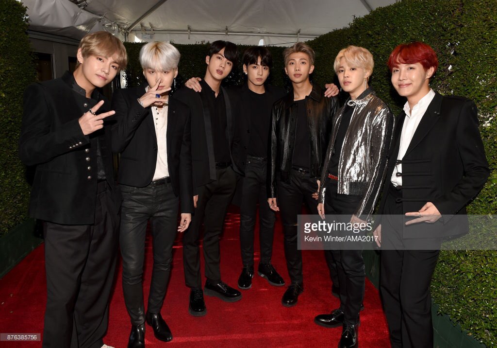 knjsmiling's tweet photo. i'm so proud of them! 💕💖 #BTSxAMAs https://t.co/6Xtj1h5U8W