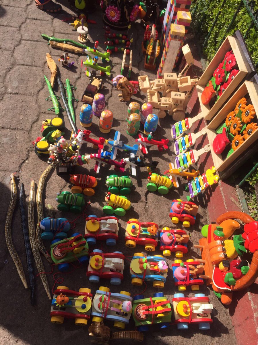 andreafilobello's tweet photo. Las #artesanias mas comunes de @ZacatlanMagico de las manzanas son las hechas con madera @Betodiazcid https://t.co/AgpaUXBnLx