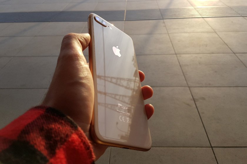 joeurd's tweet photo. iPhone 8 Plus tras un mes de uso: el arma de doble filo de Apple https://t.co/B2oDTFxss2 https://t.co/oLWXqh5Lji