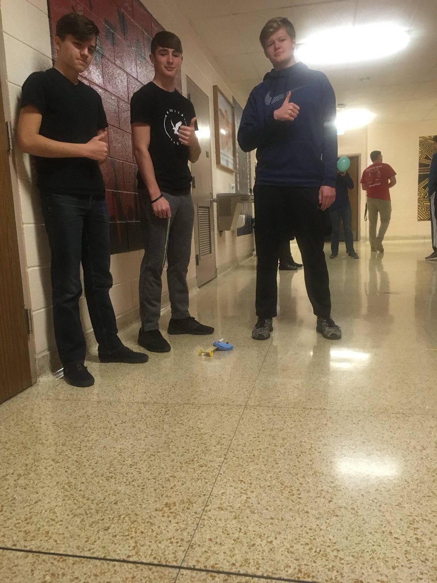 CHSRedwolfSTEM's tweet photo. This car race will blow you away🎈🚘 #BalloonCars #LetsGetReadyToRumble #KACHOW ⚡️ #CPPhysics  @CHS_LeadsTheWay https://t.co/vAqd66003X
