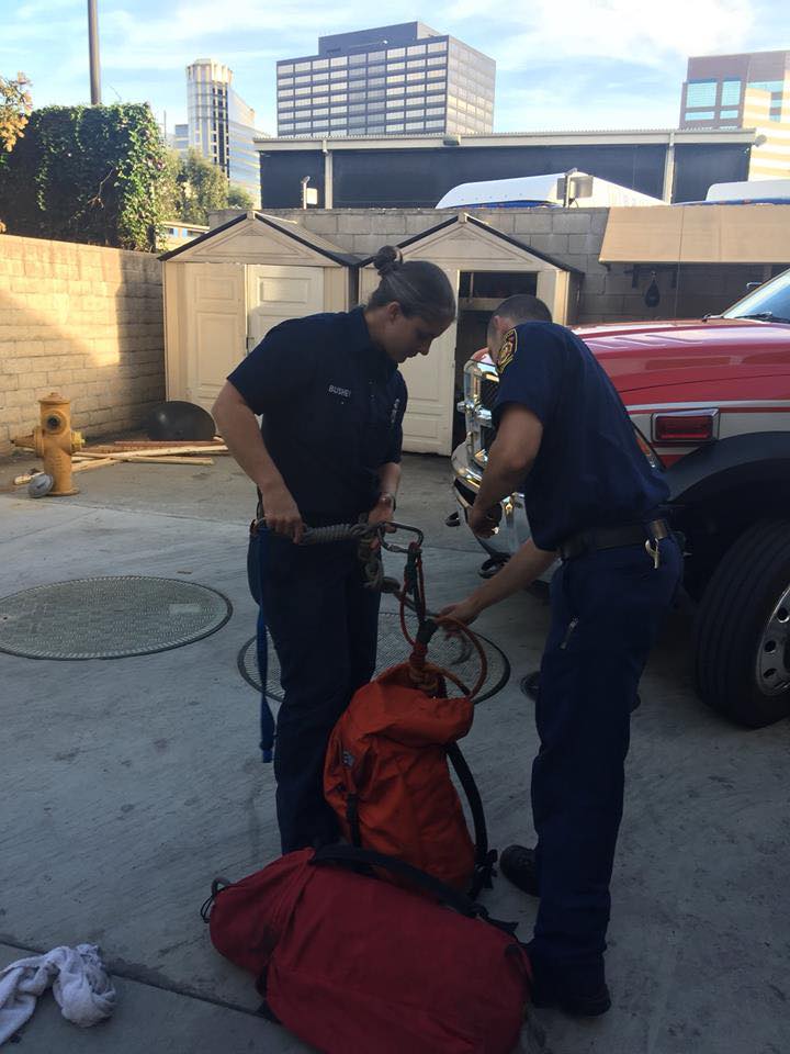 LAFDtalk's tweet photo. Margaret Stewart on-duty at #LAFD EPI Center until Sat 26 Nov|| #RookieDrills are critical part of learning the job after graduating the #drilltower Here 2 #probationaryfirefighters at FS37 #Westwood prepare for Two Line Rope System #AlwaysTrainingAlwaysLearning @lafdwest https://t.co/ohjl4efL6R