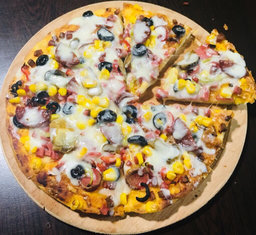 SubelCafee's tweet photo. El Turko Pizza'nın kralı, şiddet ile tavsiye edilir... https://t.co/aVHvFkyTDn