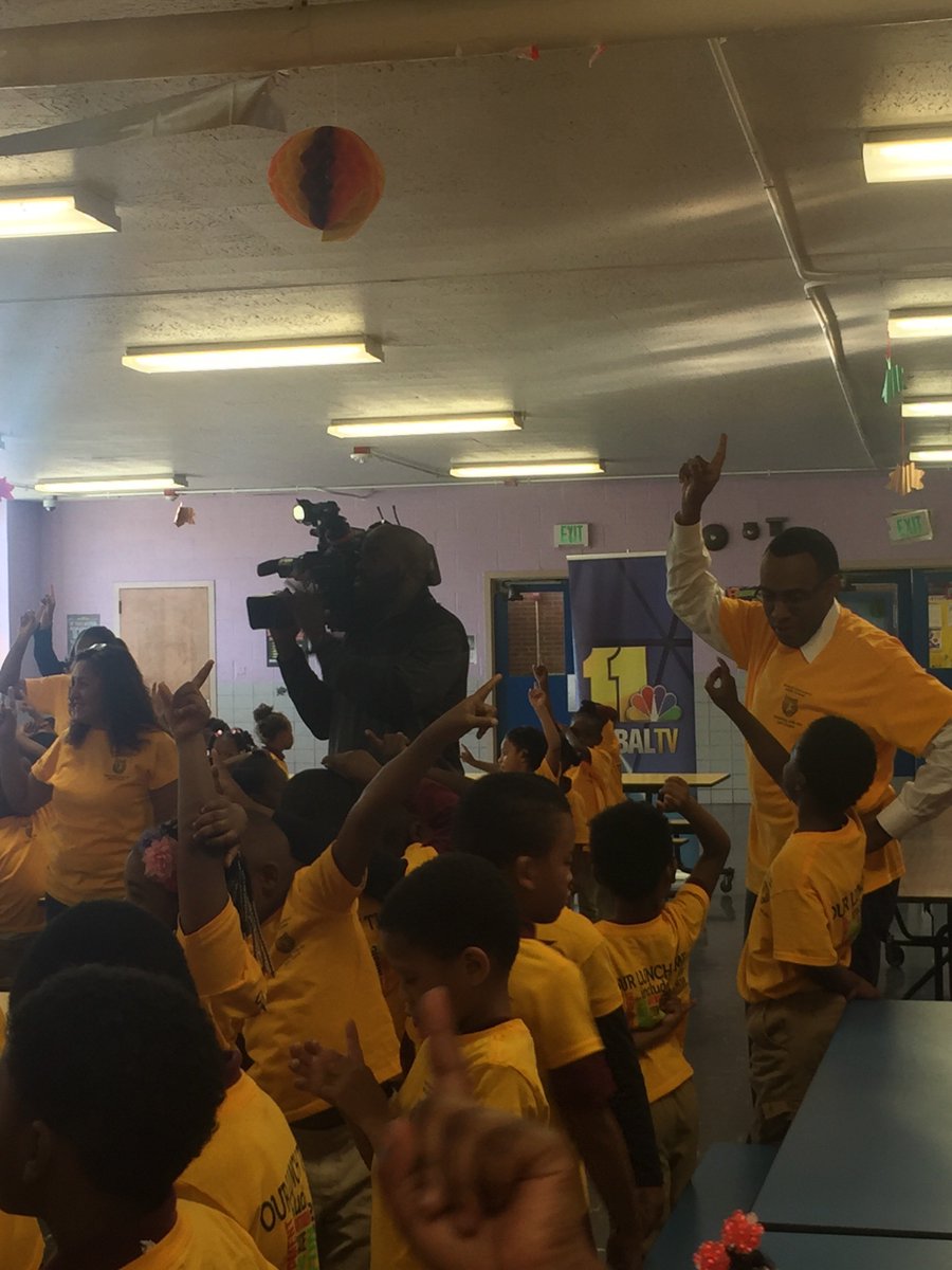 Elev8Bmore's tweet photo. The magic of Community Schools is spreading! Learn about Arundel’s solution to lunchtime. #BMoreCS #lunchtimefun #earlylearning @wbaltv11 https://t.co/bOZwMp8rZS