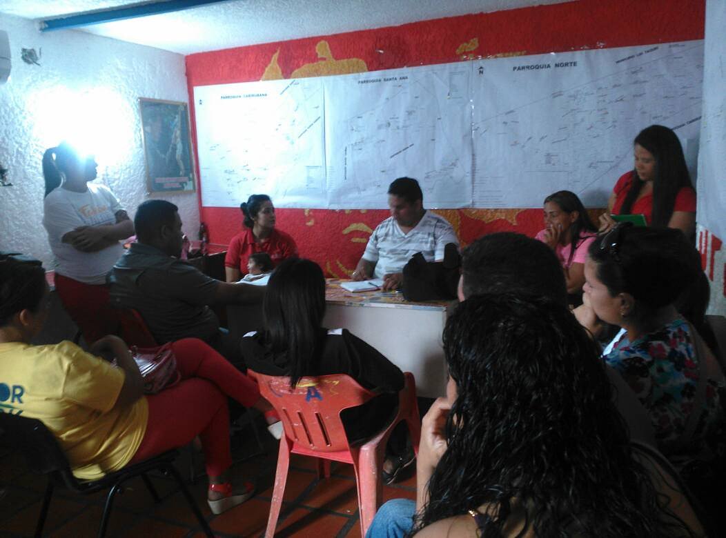 JuventudPSUV07's tweet photo. Coordinador Municipal @JuventudPSUV07 @williamsbracho1 se reúne con Enlaces parroquiales para definir agenda d trabajo
@vclarkb
@falconjpsuv https://t.co/jXuTS2fpdn