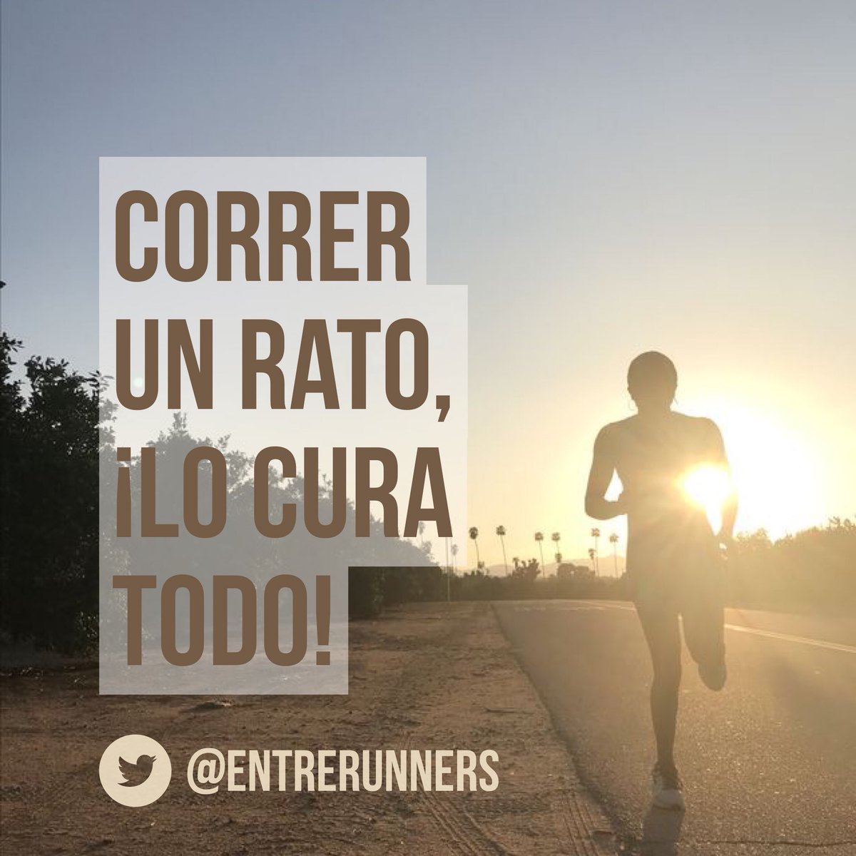 Y es que después de correr un rato, te sientes mejor, sonríes y todo se ve  mejor. #EntreRunners #YoElegiCorrer, image size:1200x1200