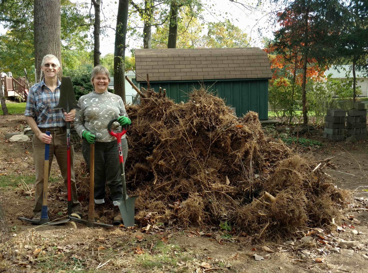 radiusgarden's tweet photo. What can you do with a Root Slayer? Ask our customers, Ed and Cynthia. #rootslayer #rootslayershovel, #rootslayershovelxl #bamboo https://t.co/HSN8pe7gXt