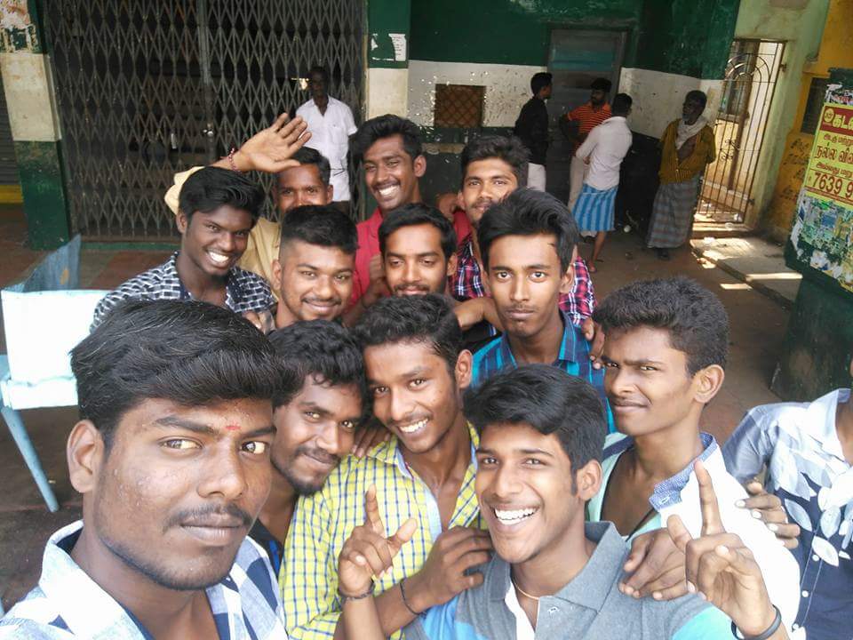 muthuvelkannan's tweet photo. #MyThaanaSerndhaKoottam in #selfimode from native town #Theni @ #diwali16 ....😍😍😍 @TSK_TheMovie @VigneshShivN https://t.co/FvzTys4YzH