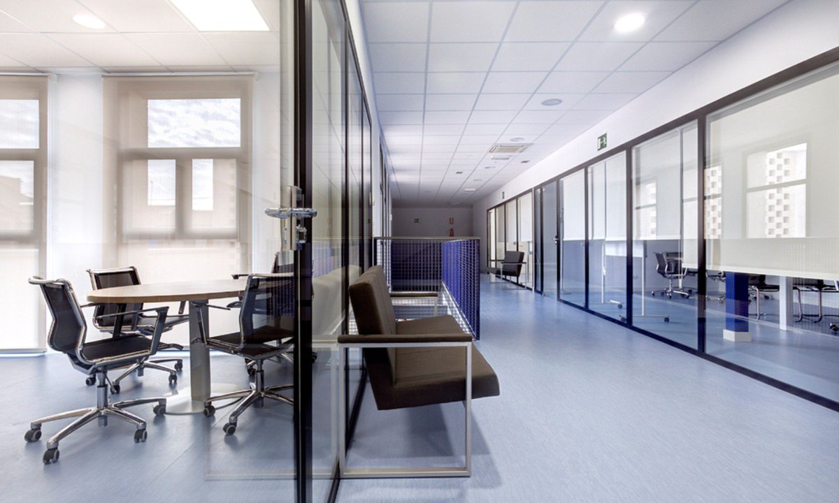 Lawrenceawm's tweet photo. #BST10 I think that option B would be the better choice, each story can have a different purpose. The business incubator should contain lots of windows, sunlight helps motivate people. People should have their own area (but not isolated using cubicals) Ideas: https://t.co/zrGGWivOKH