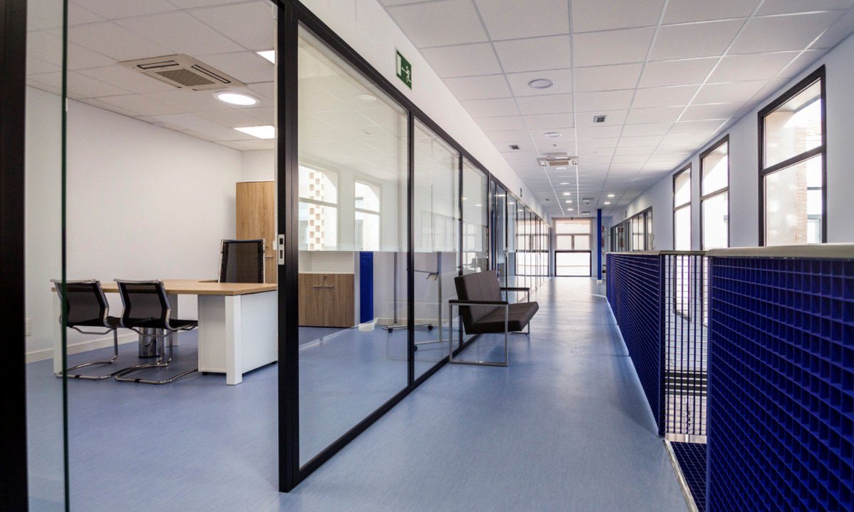 Lawrenceawm's tweet photo. #BST10 I think that option B would be the better choice, each story can have a different purpose. The business incubator should contain lots of windows, sunlight helps motivate people. People should have their own area (but not isolated using cubicals) Ideas: https://t.co/zrGGWivOKH