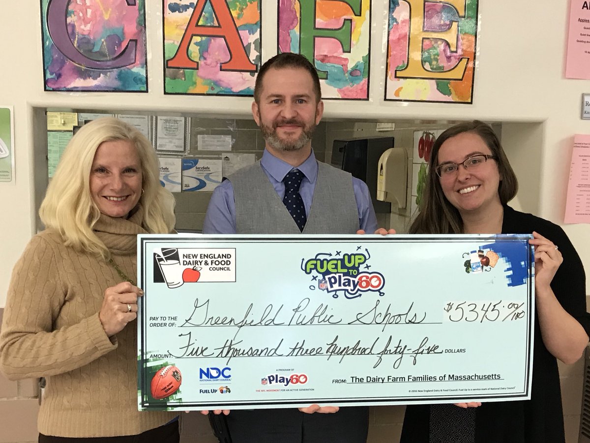 JakeToomeyHR's tweet photo. Thankful to receive a check from the #NewEnglandDairy&amp;FoodCouncil for $5345 for new kitchen equipment. #FuelUpToPlay60 #DSFC @Super_GPS @SchoolFood_GPS @chrisnosel https://t.co/k11qFNhm80
