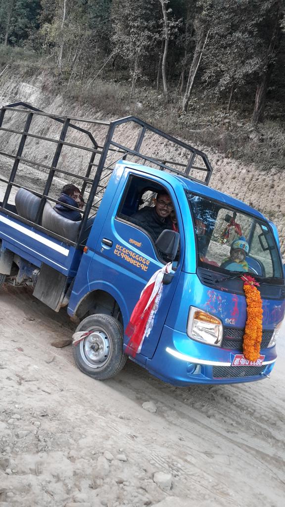 दक्षिणकाली माता लाई पाच रुपैयाँ भेटी चढाएर पाच करोड भन्दा माथी आम्दानी गर्न सकौ भनी वर माग्ने म निस्वार्थि!!😄