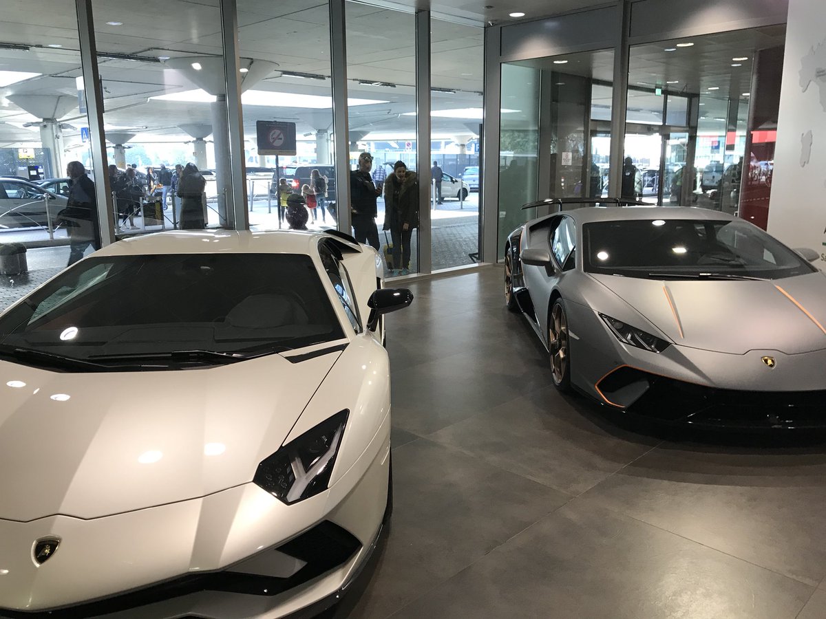 kpap31's tweet photo. #Italy#Lamborghini#Football⚽️💥 https://t.co/vUpTkMWatj