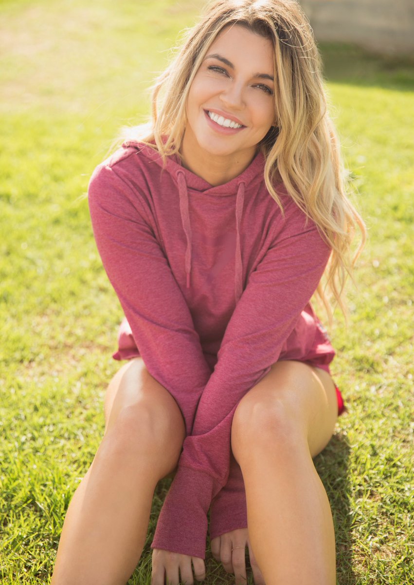 itsnikkib's tweet photo. Gymshark sale is heeeere!! Go go go!! Black Friday YAY SHOPPING
Use my link and love me thnx 
https://t.co/iq0xuOvRVw https://t.co/fTmbNhmuST