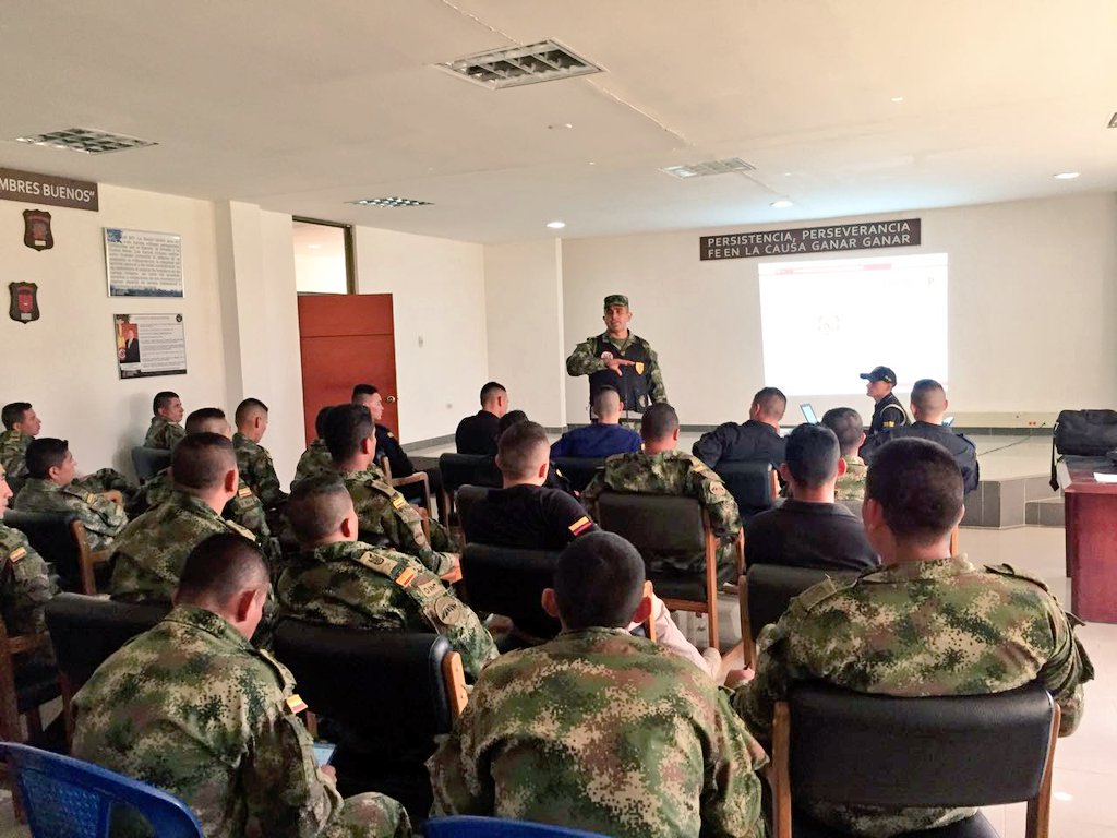 Ejercito_Div5's tweet photo. Continuando con su capacitación constante, #HéroesMultimision de #FTZeus reciben certificación sobre conducción de motocicletas oficiales, así como también normas de tránsito y seguridad https://t.co/uQ2odLuBZc