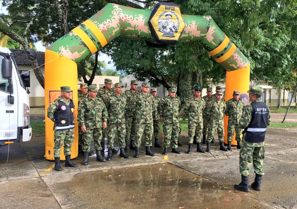 Ejercito_Div5's tweet photo. Continuando con su capacitación constante, #HéroesMultimision de #FTZeus reciben certificación sobre conducción de motocicletas oficiales, así como también normas de tránsito y seguridad https://t.co/uQ2odLuBZc
