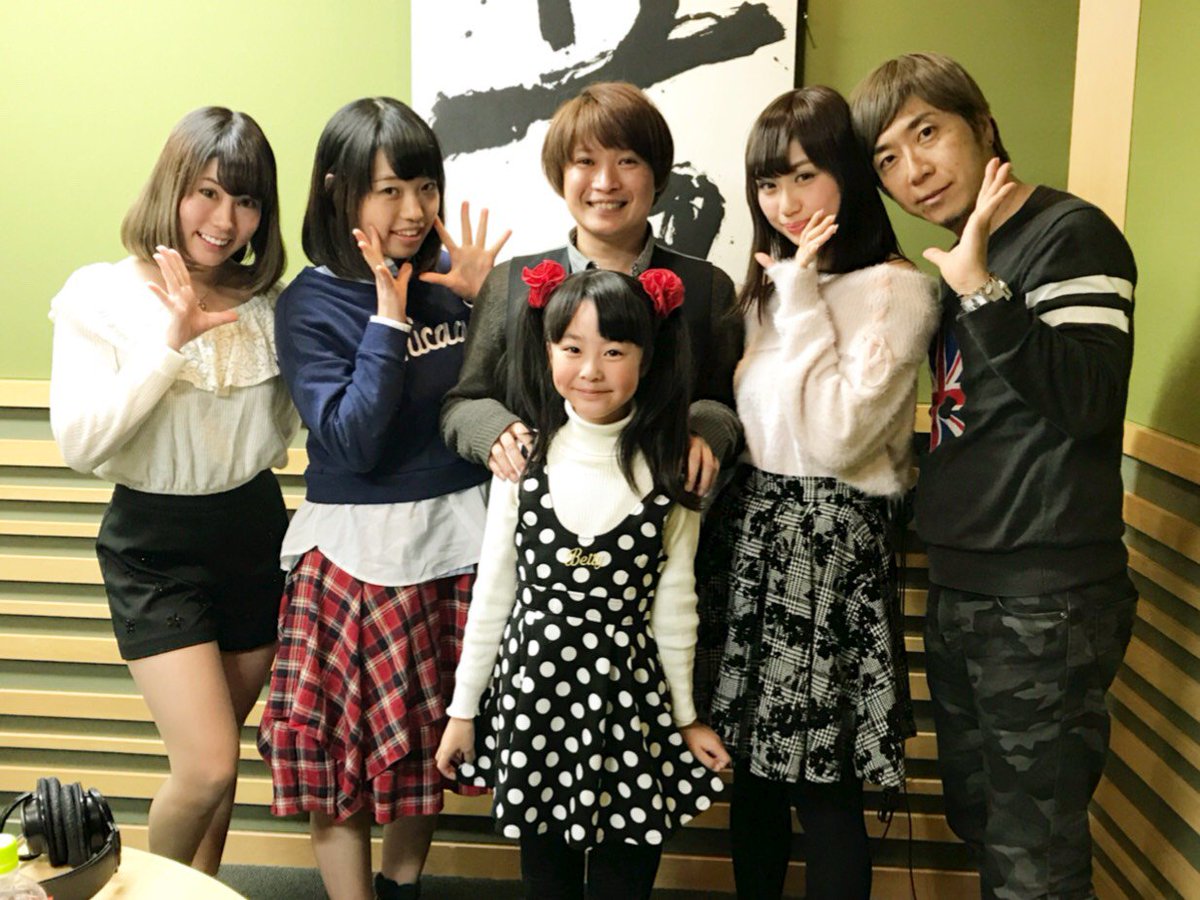 miyatadaiki's tweet photo. ＠FM「勝手に応援！BSJ」の収録にお邪魔しました(#^.^#)12月12日オンエアだよ聴いてね〜

収録でご一緒だった吉野有香さん&amp;酒井陽祐さんとともに！
矢野きよ実さんの書の前でも。家族写真みたいやなっ！
#＠FM #勝手に応援 #BSJプロジェクト https://t.co/zq94rg9QE7