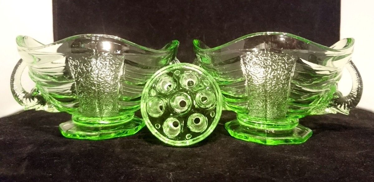 Seraphimslair's tweet photo. @cottage_green @Etsy Yes, you could eat #KeyLimePie out of them too! They don't have to be #flower #vases! They can be whatever you want them to be! But for now, they are #TwitterCandy!!! https://t.co/U3484TUcRQ #USA #KeyWest #MargaritaBall #MargaritaVille #PartyTime #XmasFever #A1Class #ArtGlass https://t.co/r0P2FYAdoT