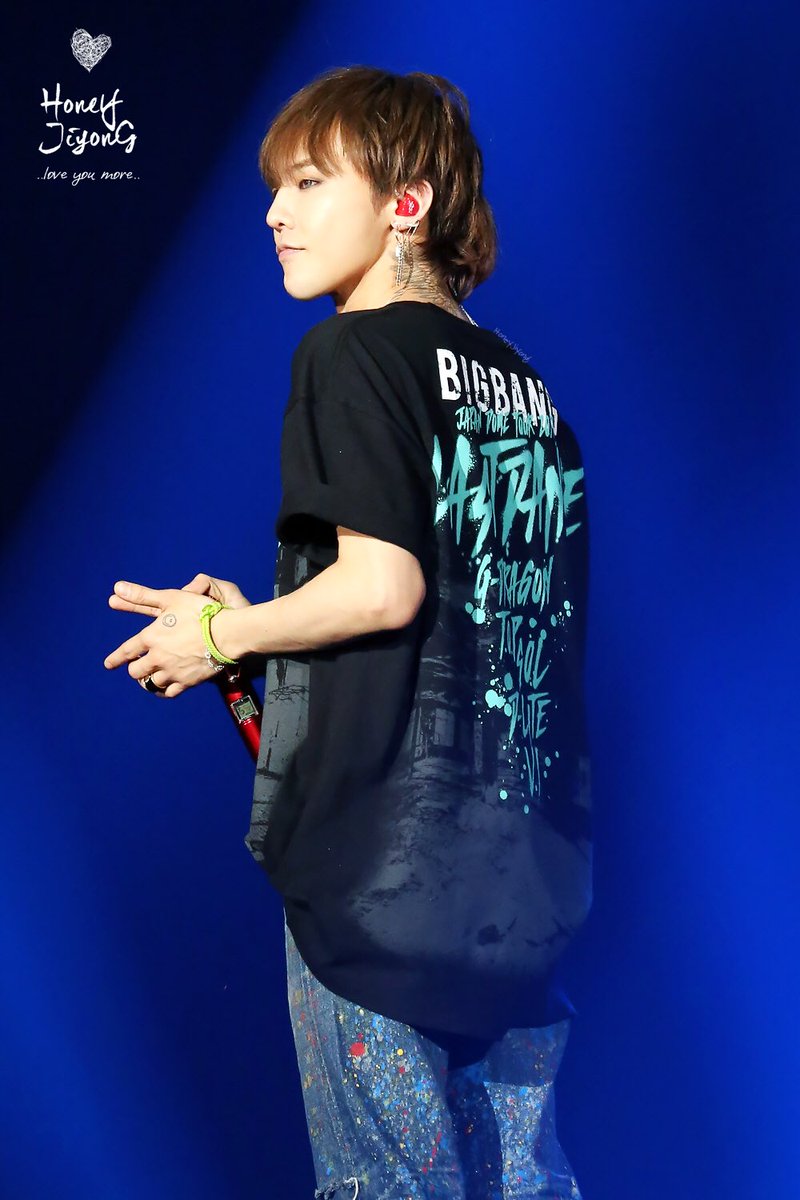 honeyjiyong's tweet photo. 171119 LAST DANCE in #FUKUOKA 🇯🇵

💫💙✨

#지드래곤 #권지용 #허니지용 https://t.co/krHu0KujIU