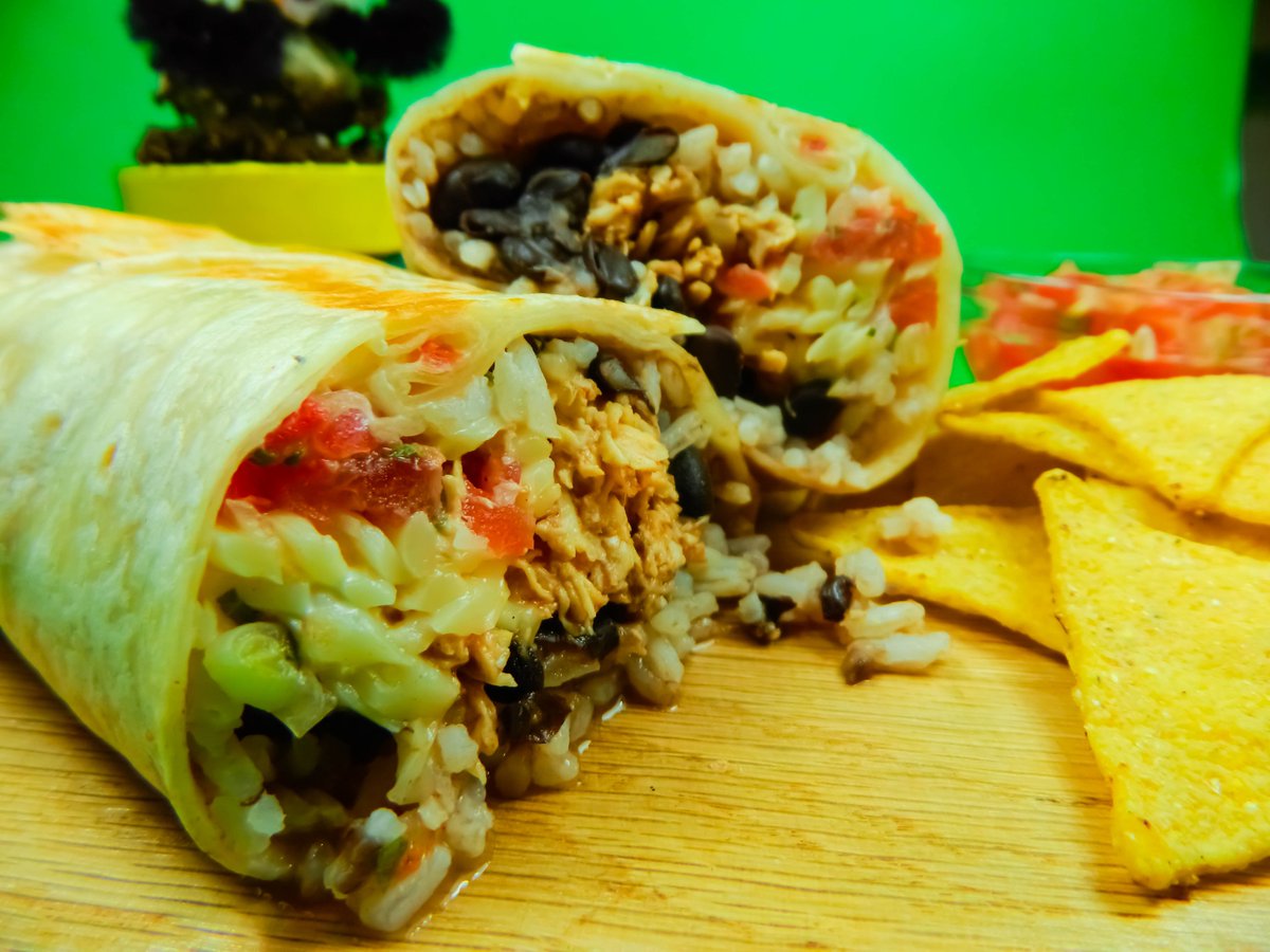 Losbatostacos's tweet photo. Delicious Chicken Burrito...only at LosBatosTaqueria @losbatostaqueria #mexicanfood #bestinbudapest #Budapest #mexikoietterem https://t.co/FJQhVcyudp