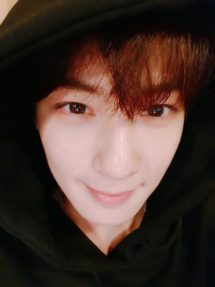 offclASTRO's tweet photo. 고생했닭!!😊😊 https://t.co/JPiRZtY8iu