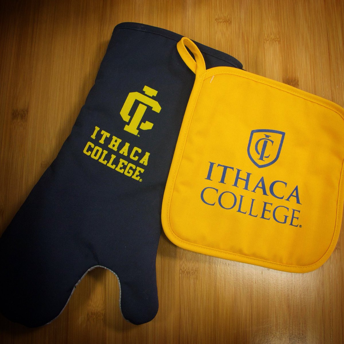 IthacaCollege's tweet photo. Have a happy and safe Thanksgiving break - especially in the kitchen! 🍽 This week, share what you're thankful for at IC using #ICThanks, and we'll RT a few of our faves. https://t.co/R1tFjGm5i9