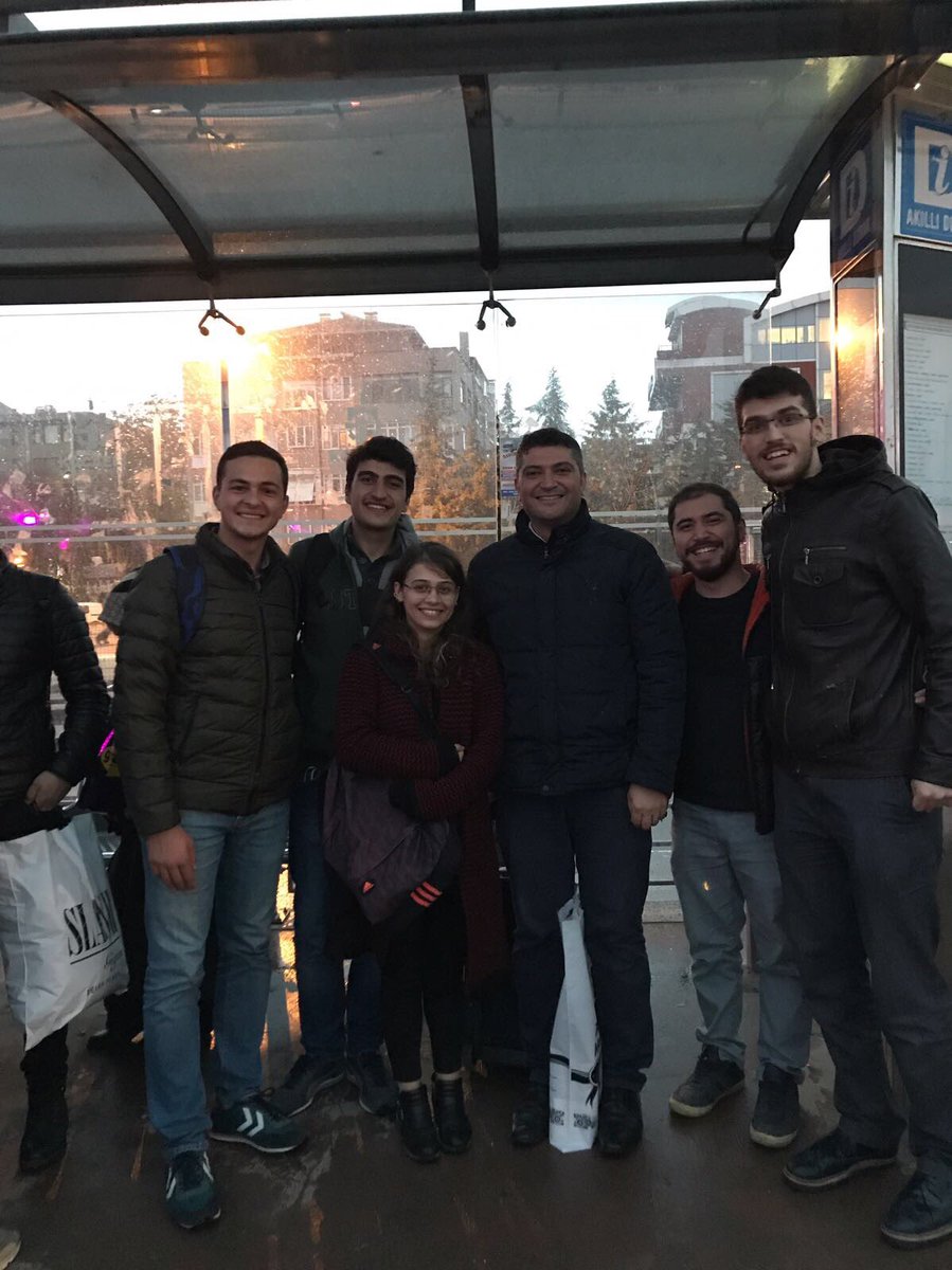 omer_colakoglu's tweet photo. Kocaeli üniversitesi hatırası. Kimisinin bir dikili ağacı yokken sayenizde bizim 3 tane oldu 😀 Güzel ağırlandık herşey. için teşekkürler. @cezerisga @kayhanyeter @bilalsamioguz
#F5DAYS https://t.co/qdXzhmEIMV