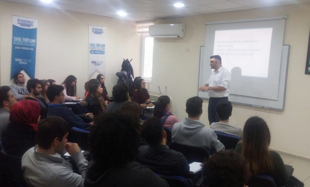 omer_colakoglu's tweet photo. Kocaeli üniversitesi hatırası. Kimisinin bir dikili ağacı yokken sayenizde bizim 3 tane oldu 😀 Güzel ağırlandık herşey. için teşekkürler. @cezerisga @kayhanyeter @bilalsamioguz
#F5DAYS https://t.co/qdXzhmEIMV