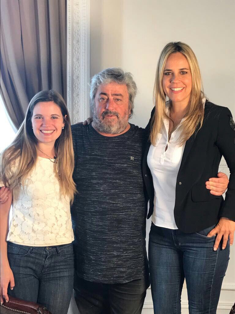 DanielaLeonTW's tweet photo. Lunes feriado con @carentepp y Nene Molina. Terminando producción Audiovisual del Concejo Municipal de Rosario https://t.co/KaZhpJaVBU
