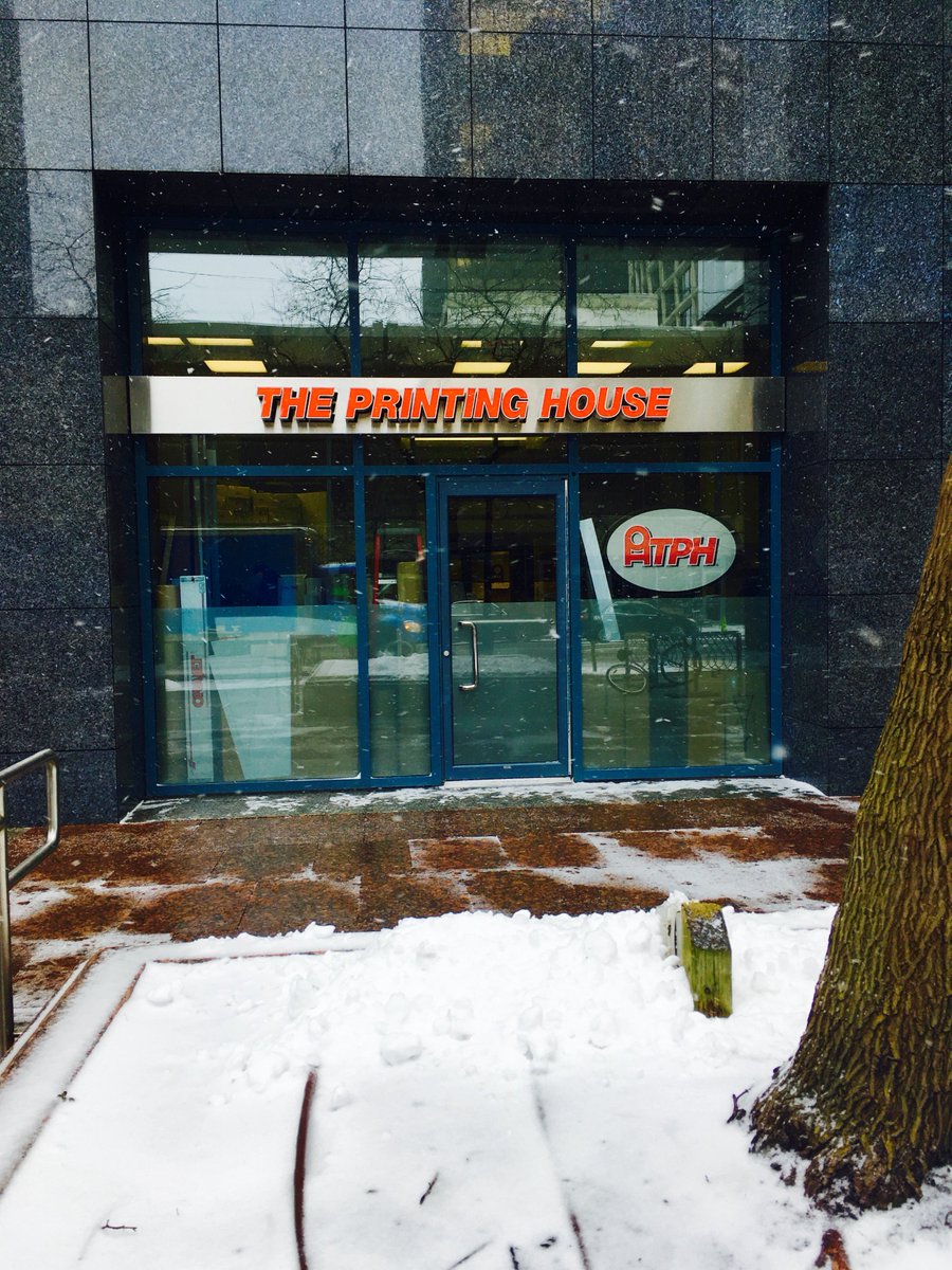 TomBeyer7's tweet photo. It's a winter wonderland in Ottawa today! But nothing gets in the way of us making you look good on paper! #AlbertSt #ThisIsPrint @tphcanada https://t.co/Ld4kwYy4nh
