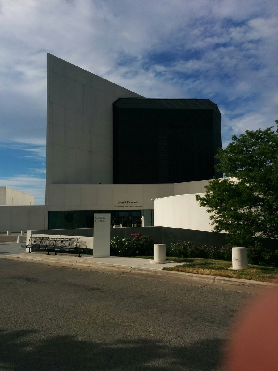 ThisIsArchives's tweet photo. Good morning Twitter! I'm Ian Shepherd, and this week I'll be showing how visitor operations works @JFKLibrary. https://t.co/Ha9gBxovDD