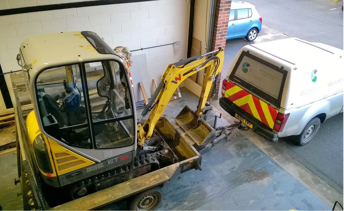 Geoinvestigate's tweet photo. Geoinvestigate's #minidigger hitched up for big job tomorrow in Dewsbury. #Trialpitting, #windowsampling and shallow #coaldrilling for hillside development with #mineadit running below it and nearby history of #slopeinstability. https://t.co/P1I9mk8gqU