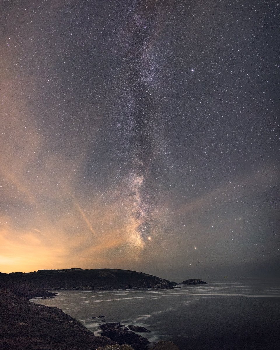 aleixandrus's tweet photo. La Vía Láctea vista desde la Illa de Ons, uno de los destinos @FundStarlight de #Galicia https://t.co/CO26awoIdw