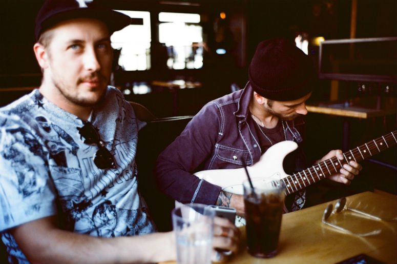 1043theshark's tweet photo. . @portugaltheman invited fans out to drinks after the #PTMxAMAs performance. WATCH: https://t.co/5faiQJbIBC https://t.co/kKv9ilRvxm