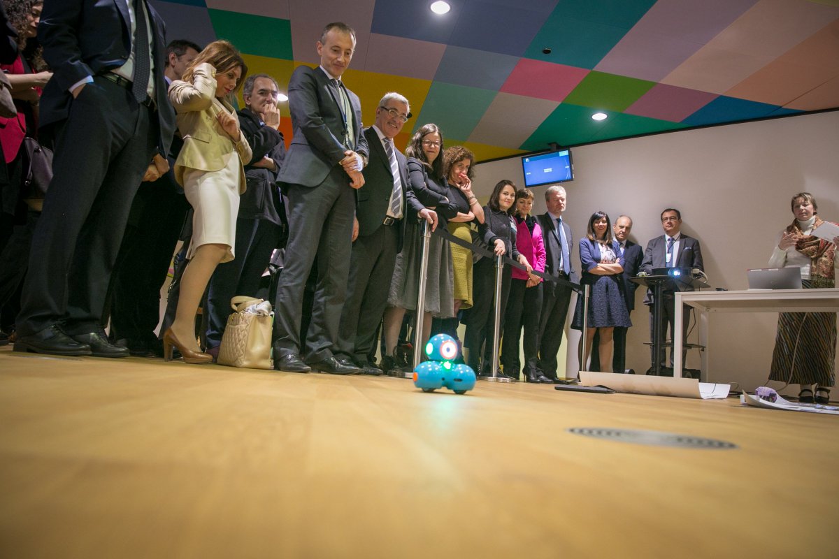 IngaBowden's tweet photo. Students from Estonia showing to the #EYCS ministers what they have learnt in robotics classes, making the point that we need to make sure young people are provided with the skills and tools they need to enter the labour market and make a success of their lives in changing world https://t.co/gx96MMIdo9